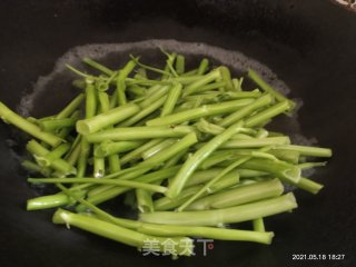 酸辣空心菜梗步骤2