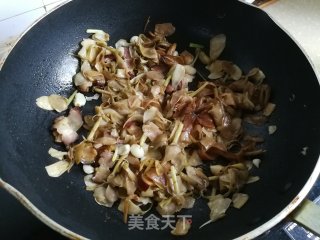 腊肉炒栀子花步骤5