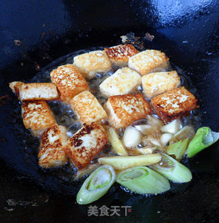 嘎鱼烧豆腐步骤5