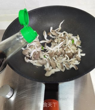 蘑菇炒鸡蛋步骤7