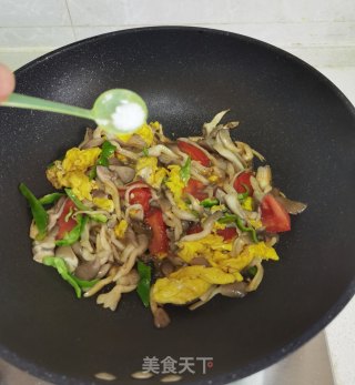 蘑菇炒鸡蛋步骤10