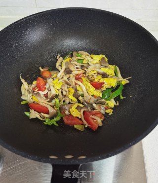 蘑菇炒鸡蛋步骤11