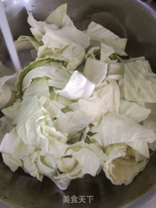 辣椒炒手撕包菜步骤2