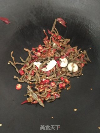 辣椒炒手撕包菜步骤5
