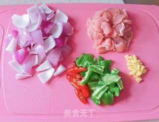 洋葱炒瘦肉片步骤1