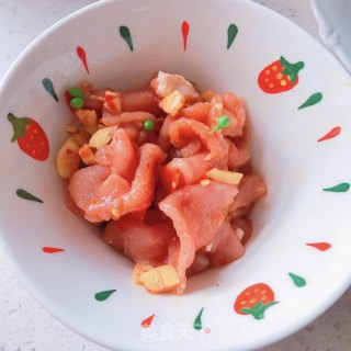 洋葱炒瘦肉片步骤2