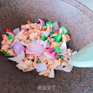 洋葱炒瘦肉片步骤7