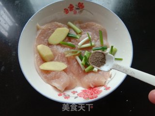 煎奥尔良鸡胸肉步骤4