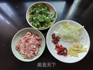 干煸肉丝步骤1
