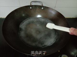 胡萝卜西兰花炒虾仁步骤4