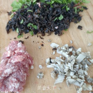 “清淡美食”木耳炒胡萝卜步骤8