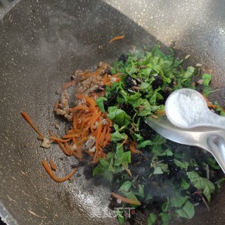 “清淡美食”木耳炒胡萝卜步骤15