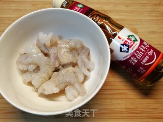 夏天开胃瘦身美食～菠萝炒虾球步骤2