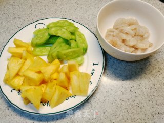 夏天开胃瘦身美食～菠萝炒虾球步骤3