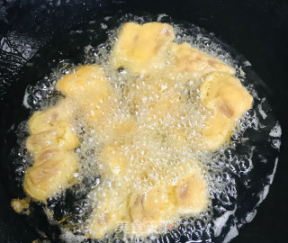菠萝炒酥肉步骤4
