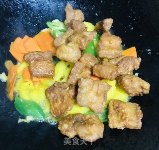 菠萝炒酥肉步骤8
