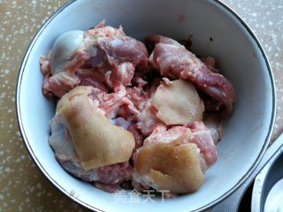 猪脚炖笋干步骤1