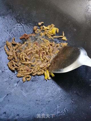 肉丝炒洋葱步骤4