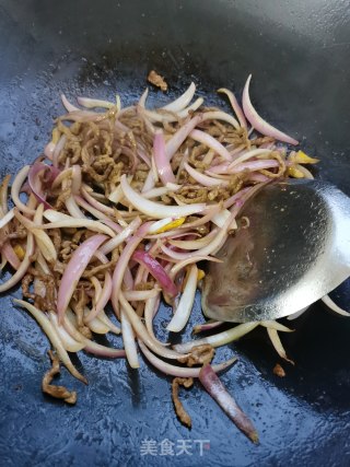 肉丝炒洋葱步骤6