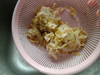 炒榨菜丝步骤5