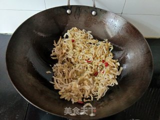 炒榨菜丝步骤7