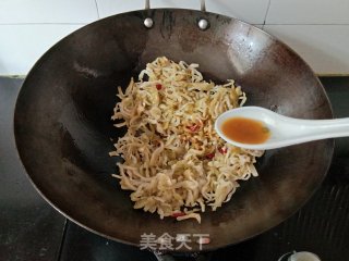 炒榨菜丝步骤9