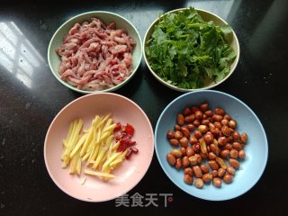 姜丝香菜炒肉丝步骤1