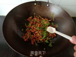 姜丝香菜炒肉丝步骤8
