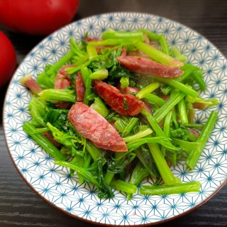 麻辣肠炒菠菜梗步骤12