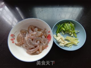 葱爆虾仁步骤1