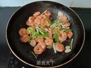 葱爆虾仁步骤12