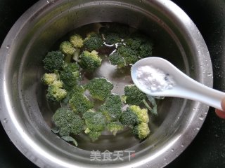 西蓝花炒蛋皮步骤2