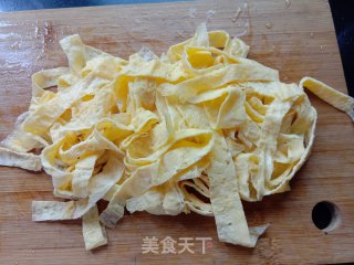 西蓝花炒蛋皮步骤9