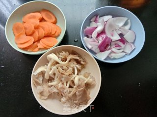 平菇洋葱炒胡萝卜步骤1