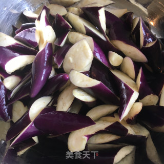 毛豆烧茄子步骤1