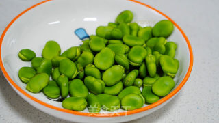 初夏必吃的葱油蚕豆 步骤2
