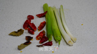 初夏必吃的葱油蚕豆 步骤3