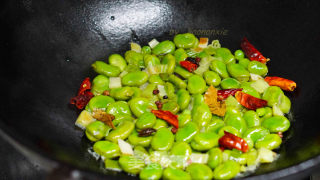 初夏必吃的葱油蚕豆 步骤8