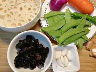 夏日减肥经典美食快手菜，荷塘小炒步骤1