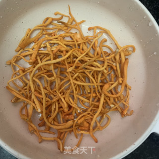 虫草花蒸肉末步骤1