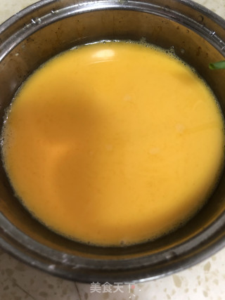 鸡蛋炒粉丝包菜步骤3