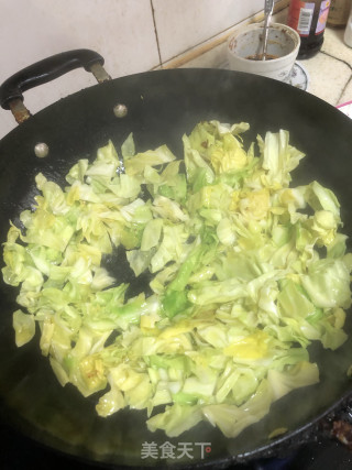 鸡蛋炒粉丝包菜步骤4