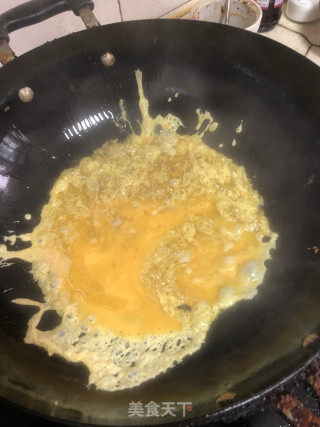 鸡蛋炒粉丝包菜步骤5