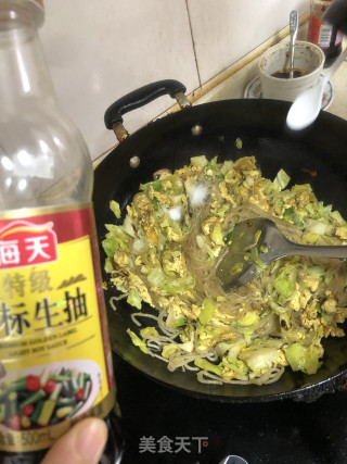 鸡蛋炒粉丝包菜步骤9