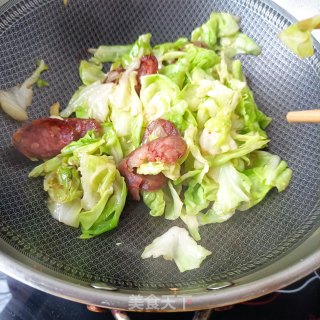 麻辣肠炒包菜步骤8