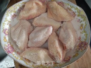 蒜香可乐焖鸡翅步骤1