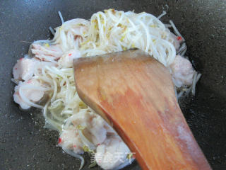 虾味球炒绿豆芽步骤6