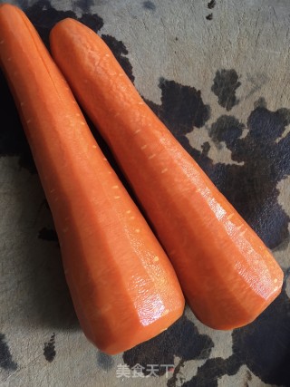 胡萝卜炒蒜苔步骤3