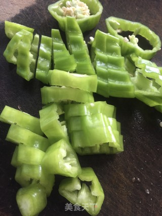 胡萝卜炒蒜苔步骤5