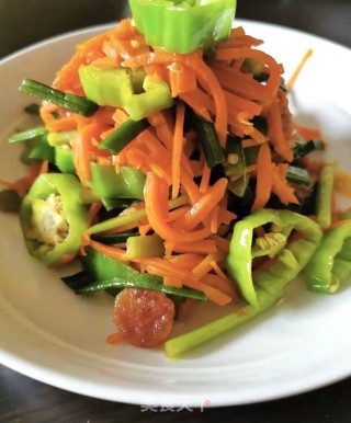 胡萝卜炒蒜苔步骤12